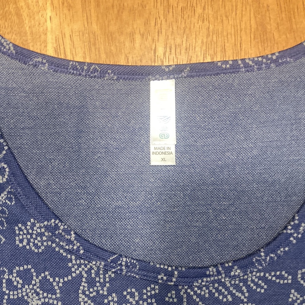 Lularoe Classic tee jacquard blue patterned. Size XL - Picture 3 of 4